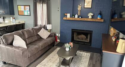 Charming 2-bedroom 2-bath condo with WiFi in Monroe City by Mark Twain Lake