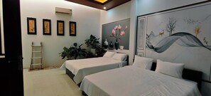 Studio Keluarga, 2 Tempat Tidur Queen, Bebas Asap Rokok, kamar mandi pribadi | Meja kerja, tirai kedap cahaya, kedap suara, dan setrika/meja setrika