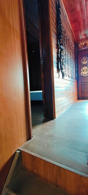 Classic Double Room, 1 Queen Bed, Non Smoking, Garden View | Desk, blackout curtains, soundproofing, iron/ironing board - Mai Viên Homestay & Restaurant (Hue)