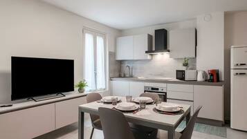 KĂŒhlschrank, Mikrowelle, Ofen, Herdplatte