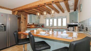 Dishwasher, cookware/dishes/utensils