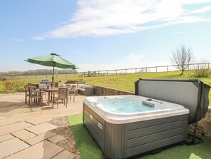 Outdoor dining - Cuckoo Pen Cottage (Tenbury Wells)