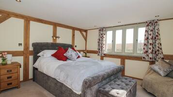 4 bedrooms, individually decorated, individually furnished, free WiFi