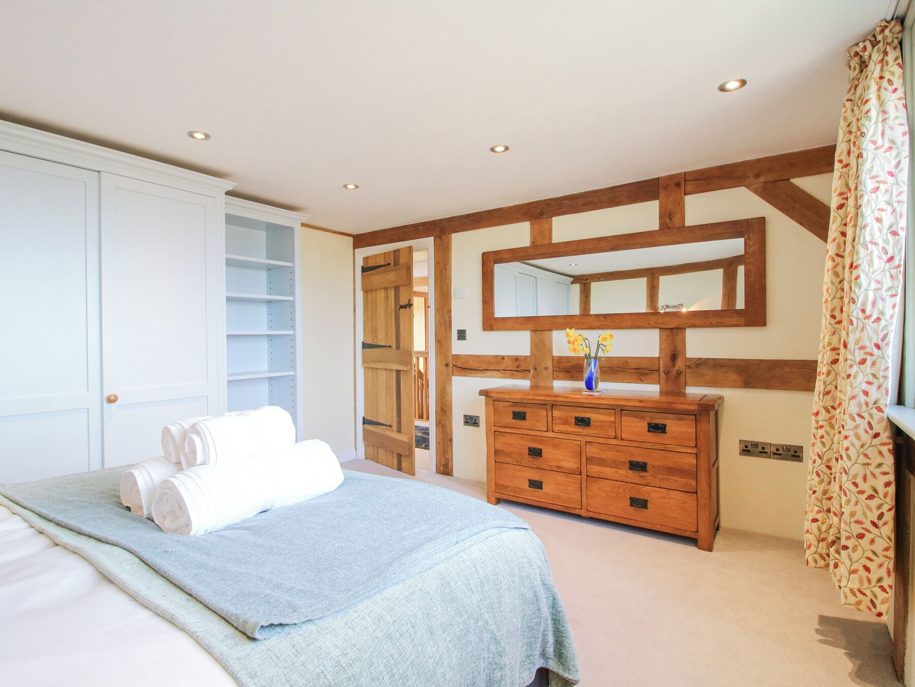 4 bedrooms, individually decorated, individually furnished, free WiFi