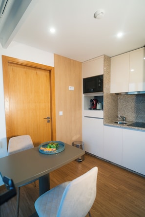 Exclusive Bungalow, Pets Allowed, River View | Living area