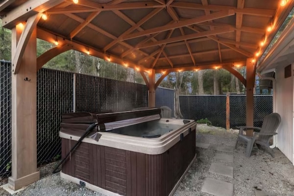 Bañera de hidromasaje al aire libre