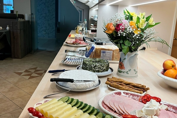 Free daily buffet breakfast