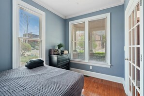 9 bedrooms, iron/ironing board, WiFi, bed sheets