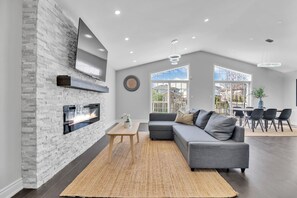 House | 3 bedrooms - High-ceiling Home Relaxing Patio in Waterloo (Waterloo)