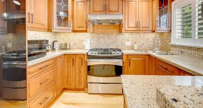 Waterfront 4BR Cottage Boat Deck BBQ