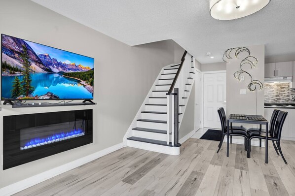 1 bedroom - Stylish Mississauga Lower Unit BBQ Yard Paradise (Mississauga)