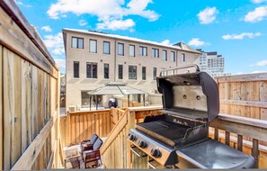 1 bedroom - Stylish Mississauga Lower Unit BBQ Yard Paradise (Mississauga)