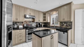 House | 5 bilik tidur