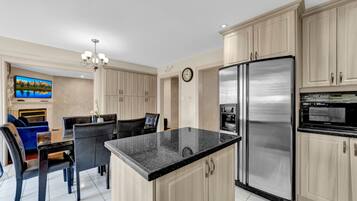 House | 5 bilik tidur