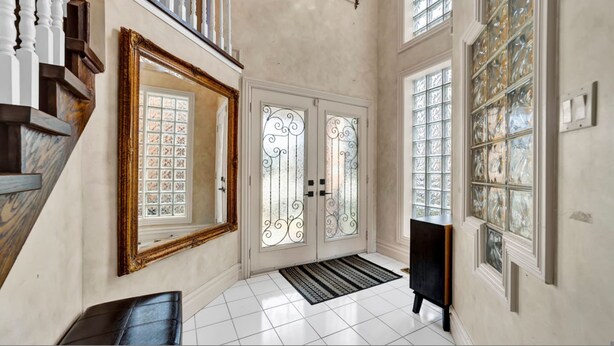 House - Mississauga Retreat Your Spacious 5-bedroom Home (Mississauga)