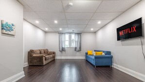 House | 2 bedrooms - Niagara s Nest Comfy 1BR 1BA Close to the Falls (Niagara Falls)