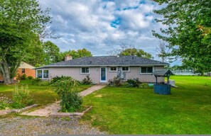 House | 4 bedrooms - Lakeside Living BBQ Fun Boat Deck Playground (Selwyn)