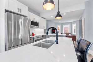 2 bedrooms - Tranquil 2BR Triplex in the Heart of Shelburne (Shelburne)