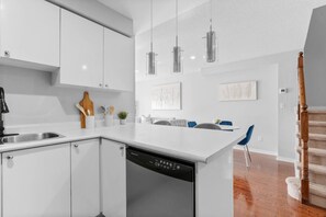 House | 3 bedrooms - Contemporary 3BR Townhouse in Ajax Cozy Central (Ajax)