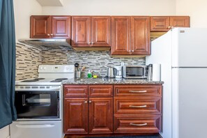 1 bedroom - Modern 1BR Getaway Walk to Niagara Falls (Niagara Falls)