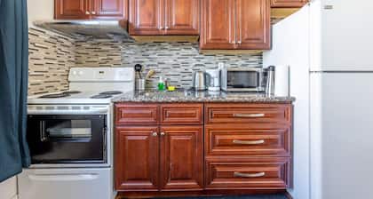 Modern 1BR Getaway Walk to Niagara Falls