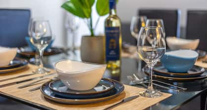 Charming 2BR Retreat Steps From Niagara Falls