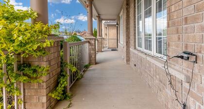 Brampton Retreat Quiet 2BR Residential Area