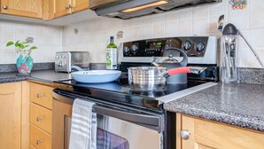 House | 3 bedrooms - Brampton Retreat Quiet 2BR Residential Area (Brampton)