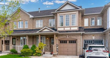 Brampton Retreat Quiet 2BR Residential Area