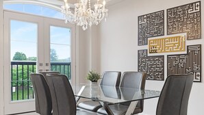 House - Family-friendly 3BR Mississauga Home w Parking (Mississauga)