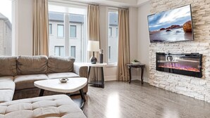 House - Family-friendly 3BR Mississauga Home w Parking (Mississauga)