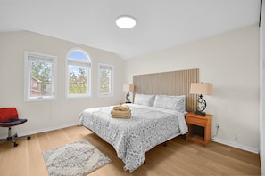 Room - Newly Renovated 3BR in Whitby Family-friendly (Whitby)