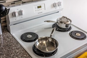 House | 1 bedroom - Peaceful 1BR Oasis Near Niagara Falls Attractions (Niagara Falls)