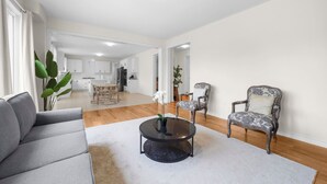Unclassified image, 5 of 30, button - Prime Peterborough 5BR Newly Renovated Home (Otonabee-South Monaghan)