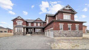 Unclassified image, 4 of 30, button - Prime Peterborough 5BR Newly Renovated Home (Otonabee-South Monaghan)