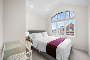 House | 2 bedrooms - Chic 2BR House Newly Renovated Central Spot (Otonabee-South Monaghan)