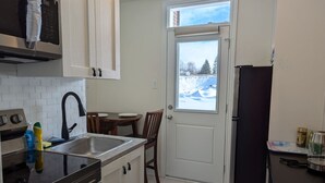 House - Chic 2BR House Newly Renovated Central Spot (Otonabee-South Monaghan)