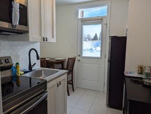 House | 2 bedrooms - Chic 2BR House Newly Renovated Central Spot (Otonabee-South Monaghan)