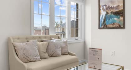 Chic 2BR House Newly Renovated Central Spot