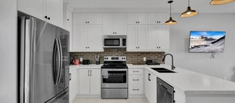 Modern Cozy 3BR Home in Oshawa