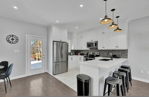 House | 3 bedrooms - Modern Cozy 3BR Home in Oshawa (Oshawa)