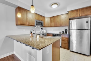 House | 4 bedrooms - Cozy 3BR Home Parking Near Kitchener Attractions (Kitchener)