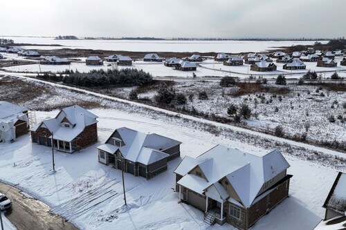 Spacious Brand New 4-bed Retreat in Quinte West