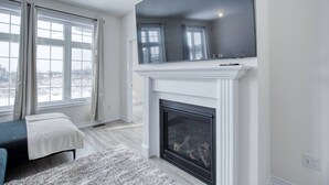 House | 4 bedrooms - Spacious Brand New 4-bed Retreat in Quinte West (Quinte West)