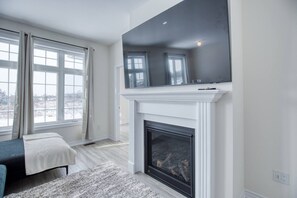 4 bedrooms - Spacious Brand New 4-bed Retreat in Quinte West (Quinte West)