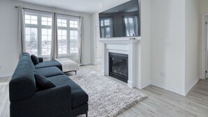 House | 4 bedrooms - Spacious Brand New 4-bed Retreat in Quinte West (Quinte West)
