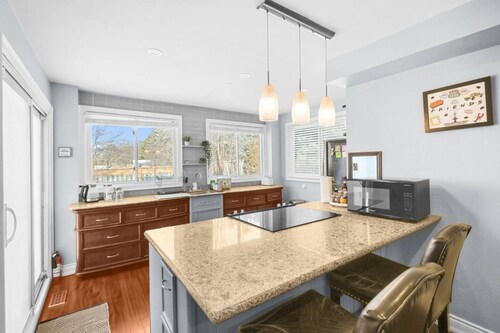 Stylish 3BR Whitby Home in Prime Location