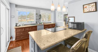 Stylish 3BR Whitby Home in Prime Location