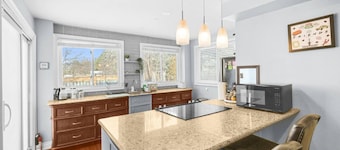 Stylish 3BR Whitby Home in Prime Location