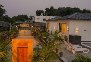 Property grounds - AGP Nature Villa - Villa in Udaipur (Udaipur)